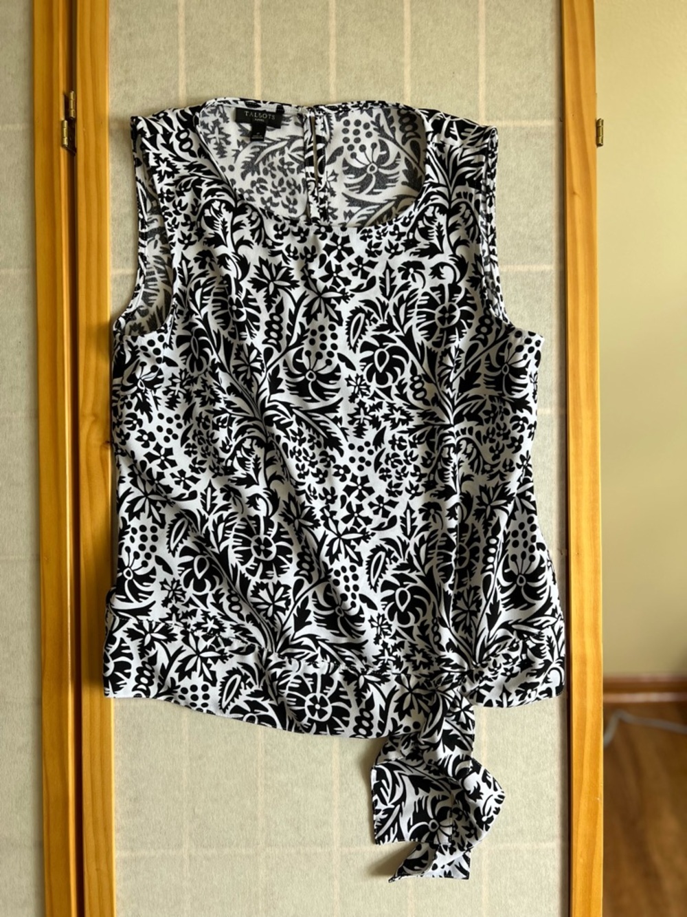 Talbots Petite Sleeveless Blouse Black White Floral Tie Hem Top P(XS)